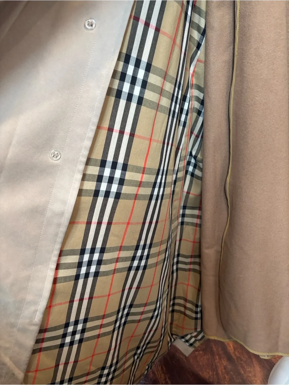 Burberry Beige Double-Breasted Trench Coat with Belt - Picture 7 of 14